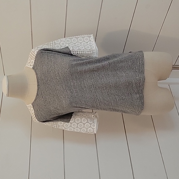 FRENCH CONNECTION small ovetsized grey tee with white lace detail - Picture 1 of 4